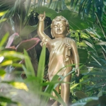 Мифологические мотивы Зевса и Аида в современном садоводстве