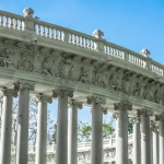 Тематический сад в античном стиле с элементами древнегреческого дизайна