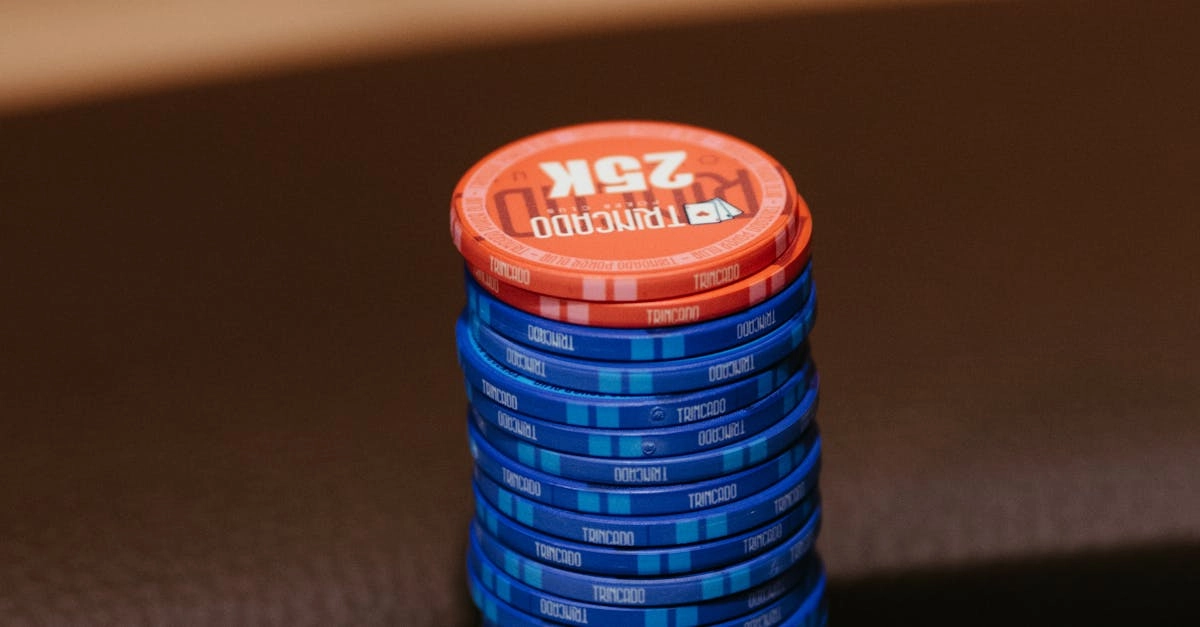 Садовод за компьютером изучает онлайн развлечения зимой